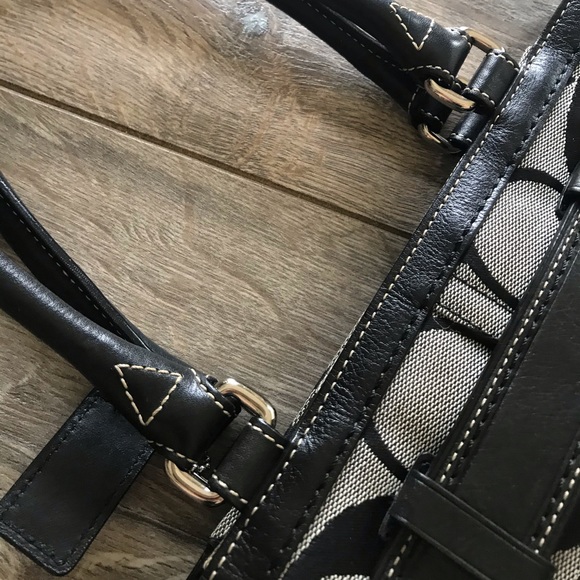 13073 Coach Hamptons Signature Stripe Carryall - Picture 5 of 9